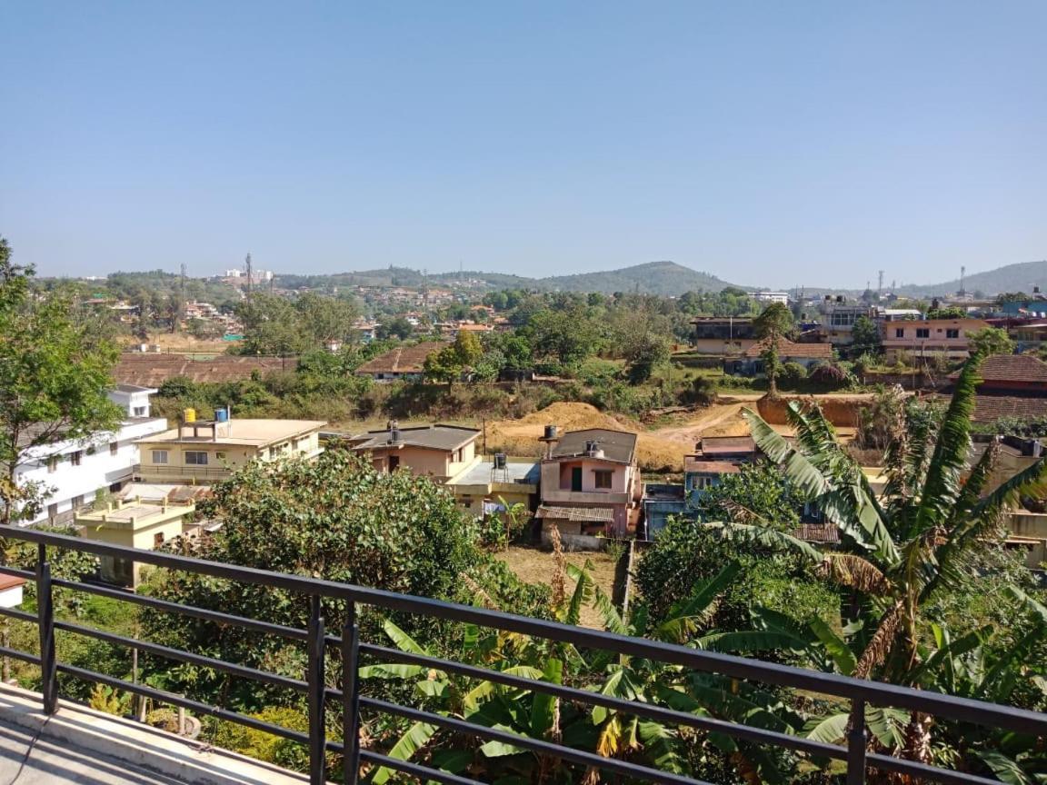 Coorg Girinivas Homestay 102 Madikeri Bagian luar foto