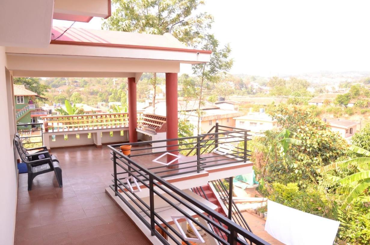 Coorg Girinivas Homestay 102 Madikeri Bagian luar foto