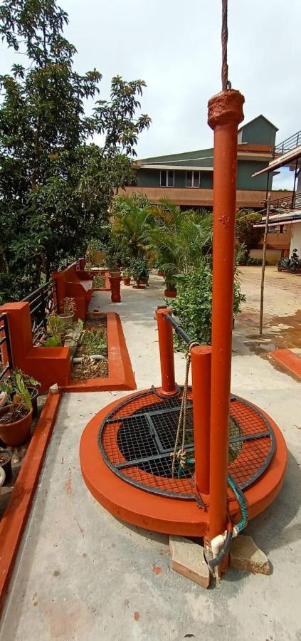 Coorg Girinivas Homestay 102 Madikeri Bagian luar foto