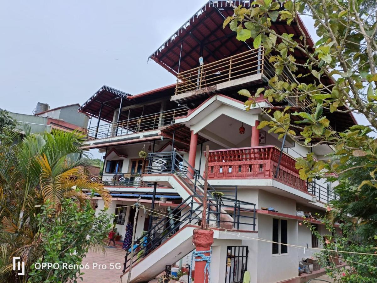 Coorg Girinivas Homestay 102 Madikeri Bagian luar foto