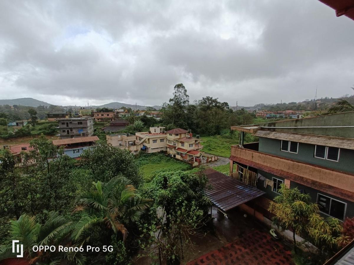 Coorg Girinivas Homestay 102 Madikeri Bagian luar foto